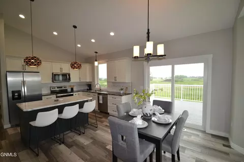 5409 Hendrickson Dr, Bismarck, ND 58504 photo 6
