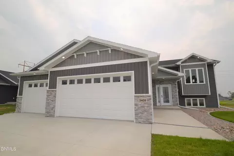 5409 Hendrickson Dr, Bismarck, ND 58504