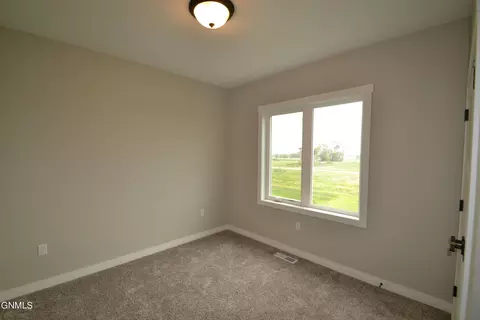 5409 Hendrickson Dr, Bismarck, ND 58504 photo 18