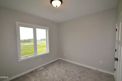 5409 Hendrickson Dr, Bismarck, ND 58504 photo 19