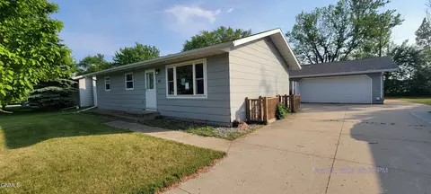 60 Lind Blvd, Harwood, ND 58042