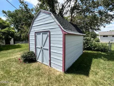 810 N 29th St, Bismarck, ND 58501 photo 8