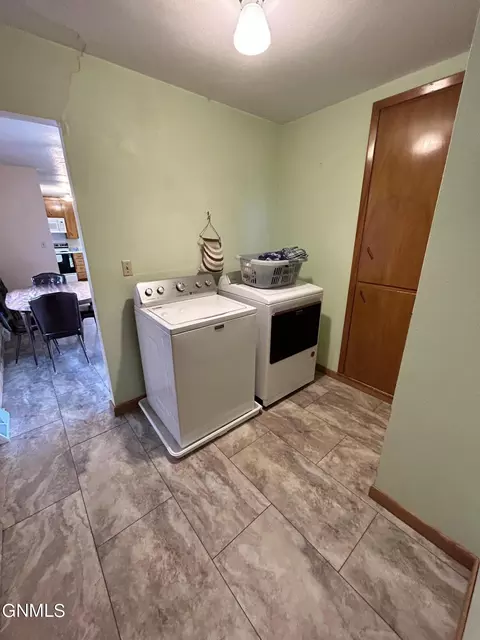 810 N 29th St, Bismarck, ND 58501 photo 28