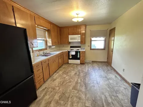 810 N 29th St, Bismarck, ND 58501 photo 16