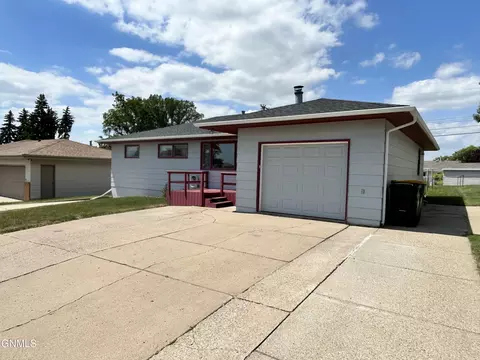 810 N 29th St, Bismarck, ND 58501 photo 3