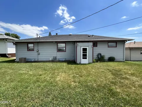 810 N 29th St, Bismarck, ND 58501 photo 5