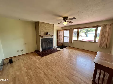 810 N 29th St, Bismarck, ND 58501 photo 12