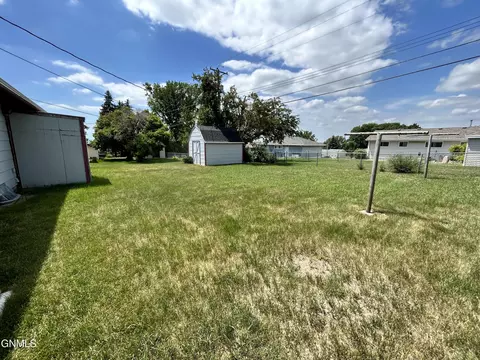 810 N 29th St, Bismarck, ND 58501 photo 7