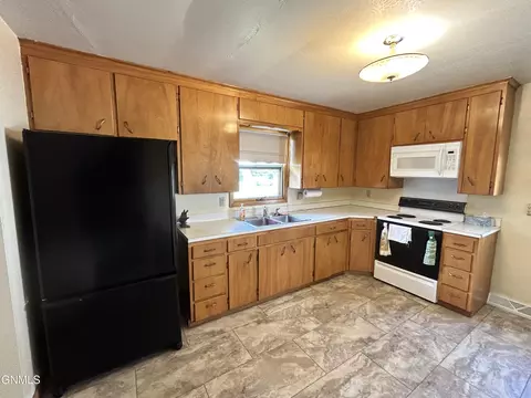 810 N 29th St, Bismarck, ND 58501 photo 15