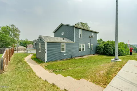 502 1st Ave NE, Mandan, ND 58554
