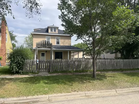519 3rd Ave SW, Jamestown, ND 58401
