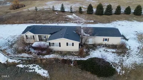 402 5th Ave NE, Lamoure, ND 58458