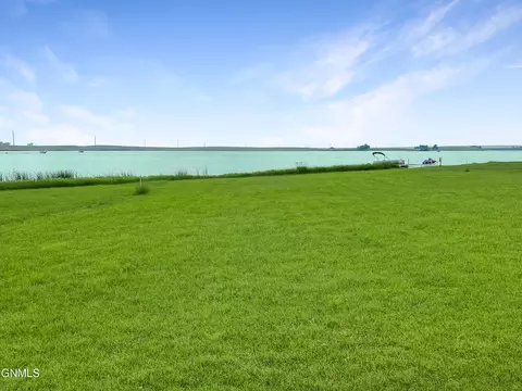 3557 Lakeshore Rd, Medina, ND 58467 photo 2