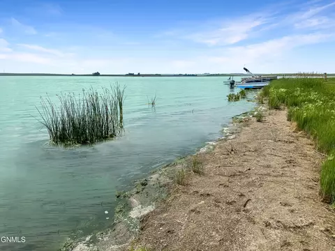 3557 Lakeshore Rd, Medina, ND 58467
