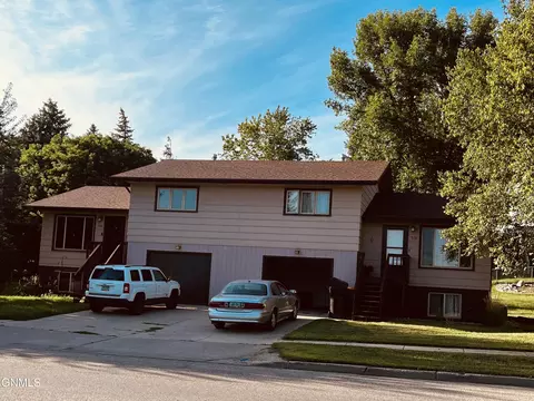 706708 Interstate Ave W, Bismarck, ND 58503