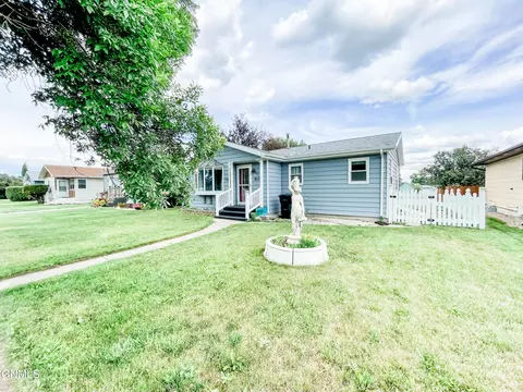812 9th Ave W, Williston, ND 58801