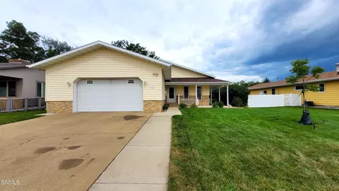620 8th Ave W, Dickinson, ND 58601 photo 4