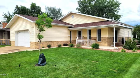 620 8th Ave W, Dickinson, ND 58601