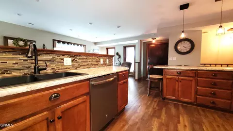 620 8th Ave W, Dickinson, ND 58601 photo 10