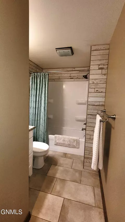 620 8th Ave W, Dickinson, ND 58601 photo 33