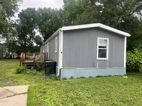 132 Countryside Ln, Mandan, ND 58554