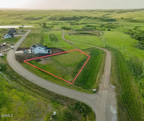 8401 Norman Pl, Bismarck, ND 58503