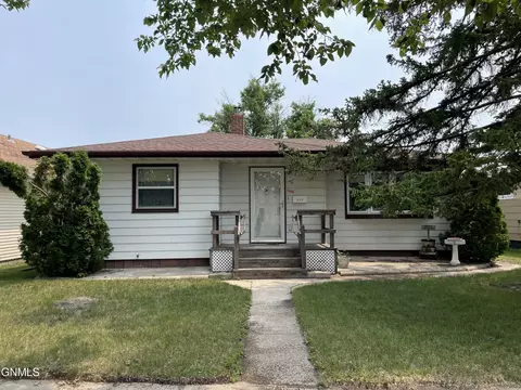 1005 10th Ave SE, Jamestown, ND 58401