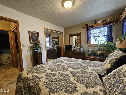 818 6th Ave W, Edgeley, ND 58433 photo 33