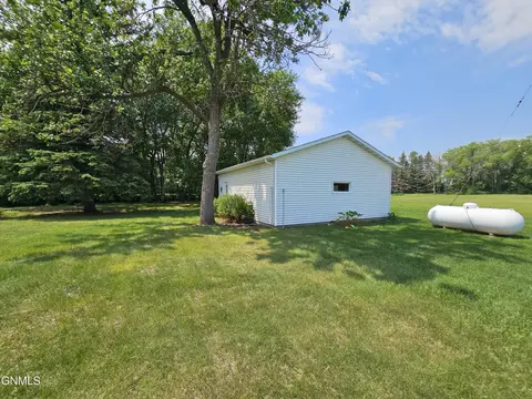818 6th Ave W, Edgeley, ND 58433 photo 46