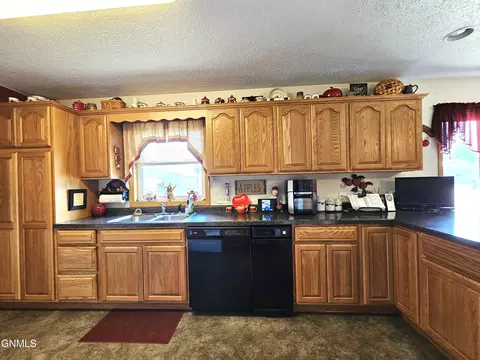818 6th Ave W, Edgeley, ND 58433 photo 8