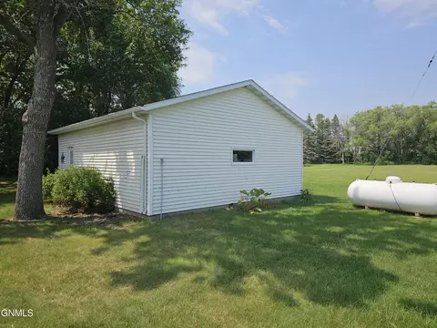 818 6th Ave W, Edgeley, ND 58433 photo 45