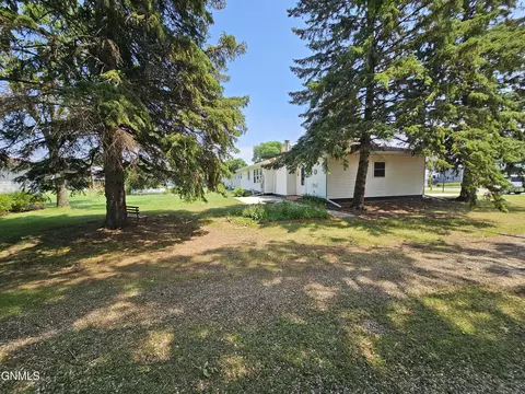 818 6th Ave W, Edgeley, ND 58433 photo 42