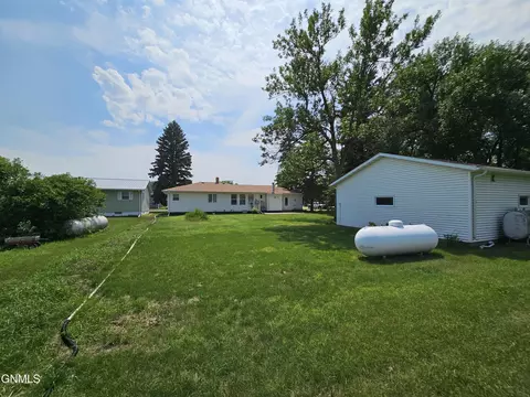 818 6th Ave W, Edgeley, ND 58433 photo 7