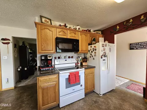 818 6th Ave W, Edgeley, ND 58433 photo 11