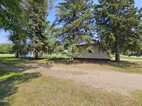 818 6th Ave W, Edgeley, ND 58433 photo 40