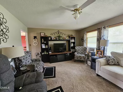 818 6th Ave W, Edgeley, ND 58433 photo 17