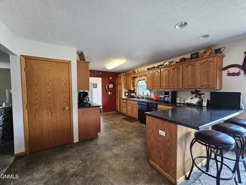 818 6th Ave W, Edgeley, ND 58433 photo 9