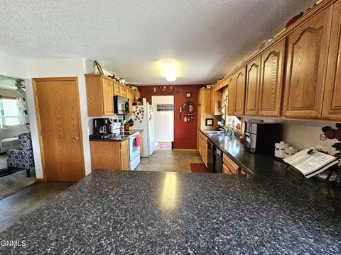 818 6th Ave W, Edgeley, ND 58433 photo 10