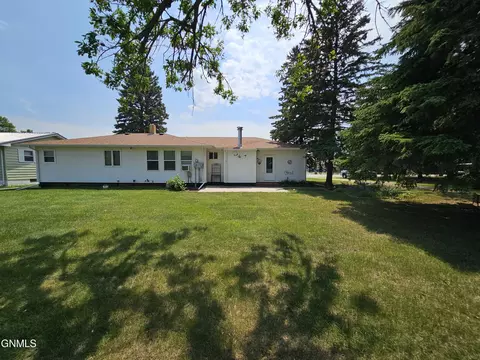 818 6th Ave W, Edgeley, ND 58433 photo 4