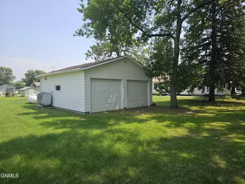 818 6th Ave W, Edgeley, ND 58433 photo 6