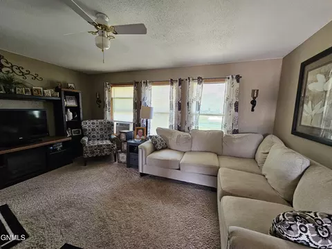 818 6th Ave W, Edgeley, ND 58433 photo 18