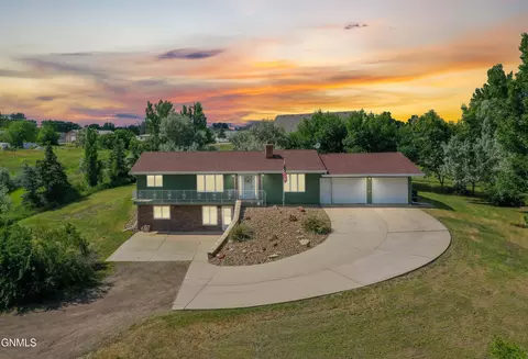 160 65th St E, Williston, ND 58801