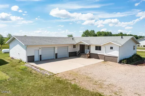 2 Aero Dr, Garrison, ND 58540