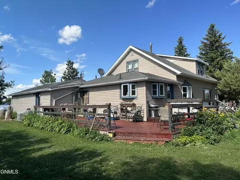 11557 74th St SW, Reeder, ND 58649