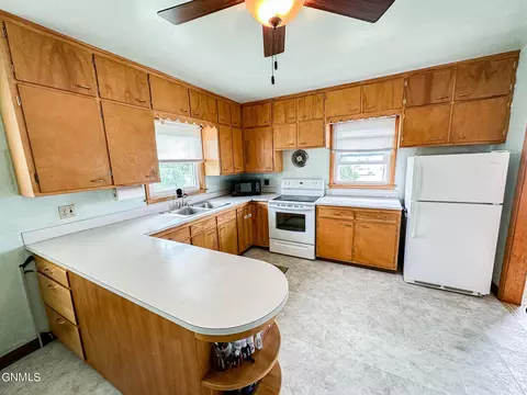 315 Main Ave S, Eldridge, ND 58401 photo 28