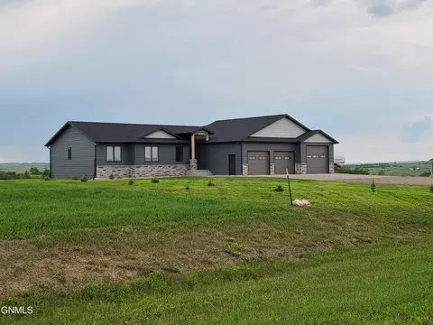 3309 Henley Pl N, Mandan, ND 58554