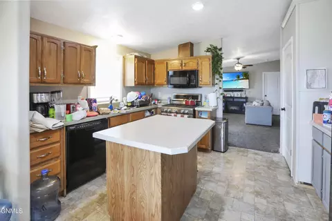 2223 33rd Ter W, Williston, ND 58801 photo 9