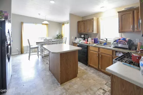 2223 33rd Ter W, Williston, ND 58801 photo 8