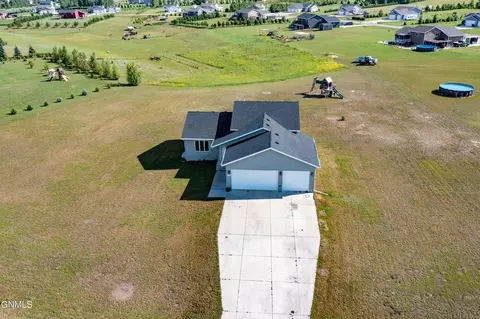 7121 Copper Ridge Ln, Bismarck, ND 58504