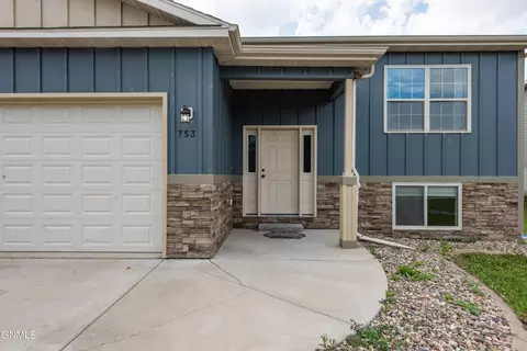 753 22nd Ave E, Dickinson, ND 58601 photo 3